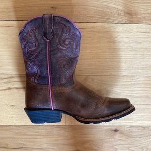Cowgirl boots NWT!!$
